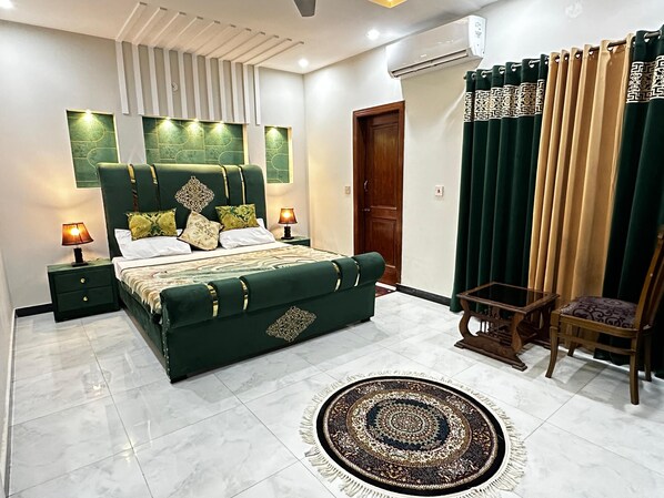 5 室のベッドルーム、デスク、アイロン / アイロン台、WiFi (無料)