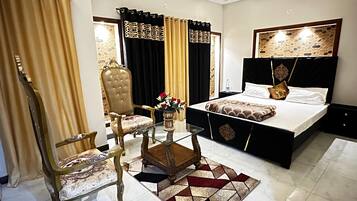 5 bedrooms, desk, iron/ironing board, free WiFi