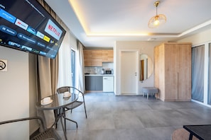 Basic Apartment, 2 Double Beds, Kitchen, Garden View | Living area