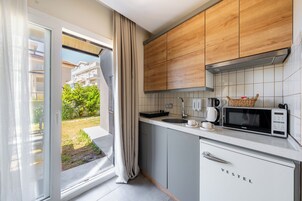 Basic Apartment, 2 Double Beds, Kitchen, Garden View | Private kitchen | Mini-fridge, coffee/tea maker, electric kettle, highchair