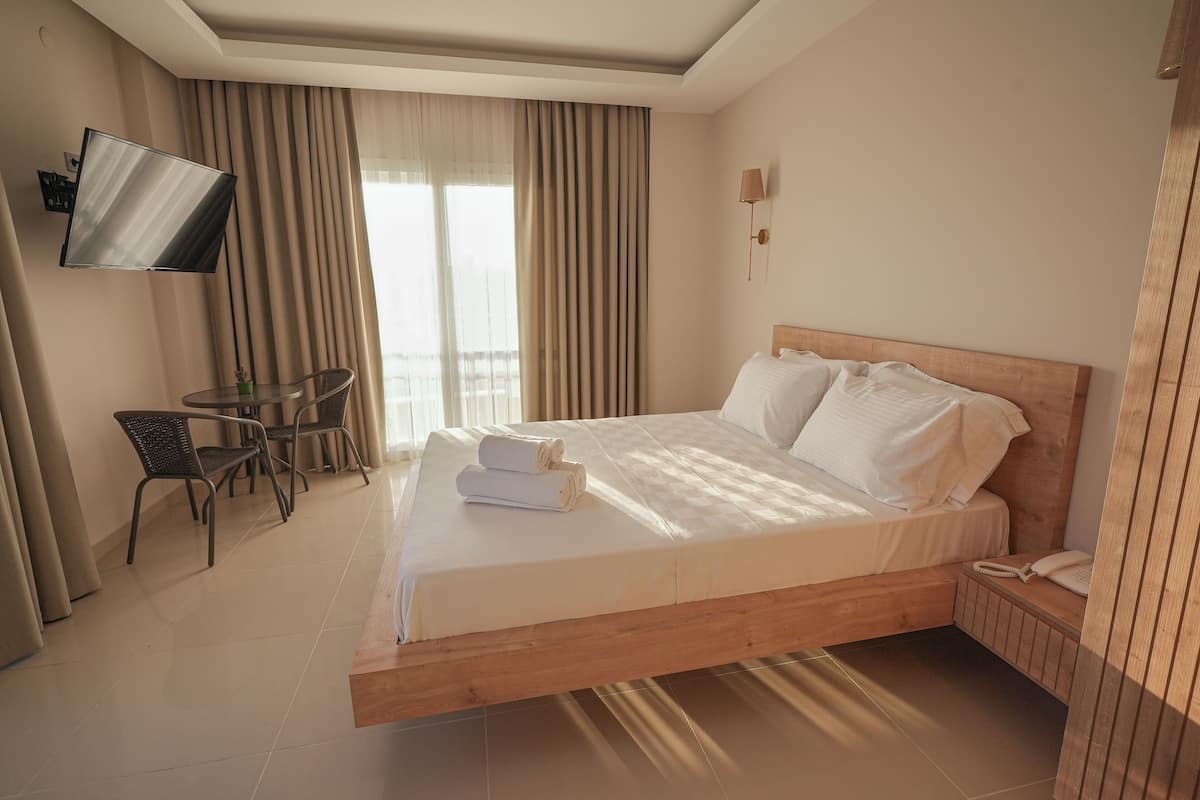 Exclusive Double Room, 1 Katil Ratu (Queen), Lanai, Sea View | 2 bilik tidur, cadar kapas Mesir, peralatan tempat tidur premium