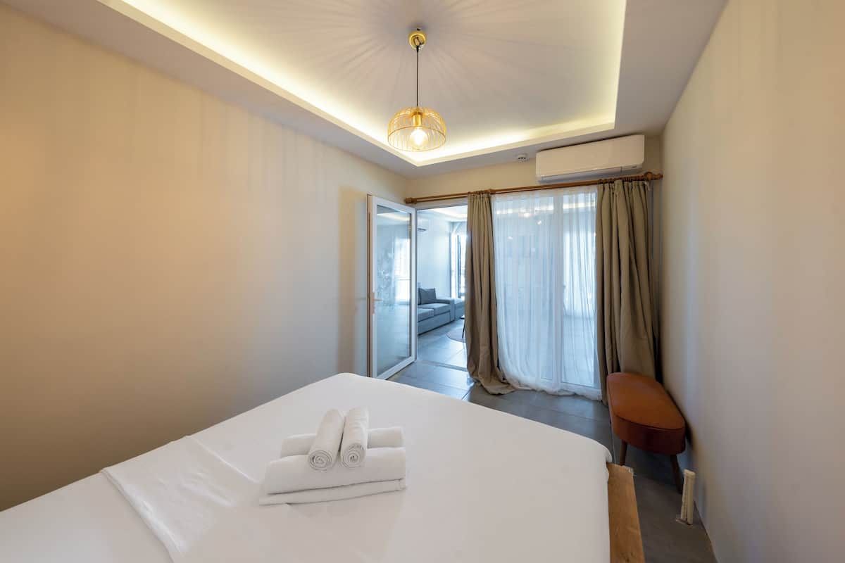 Basic Apartment, 2 Double Beds, Kitchen, Garden View