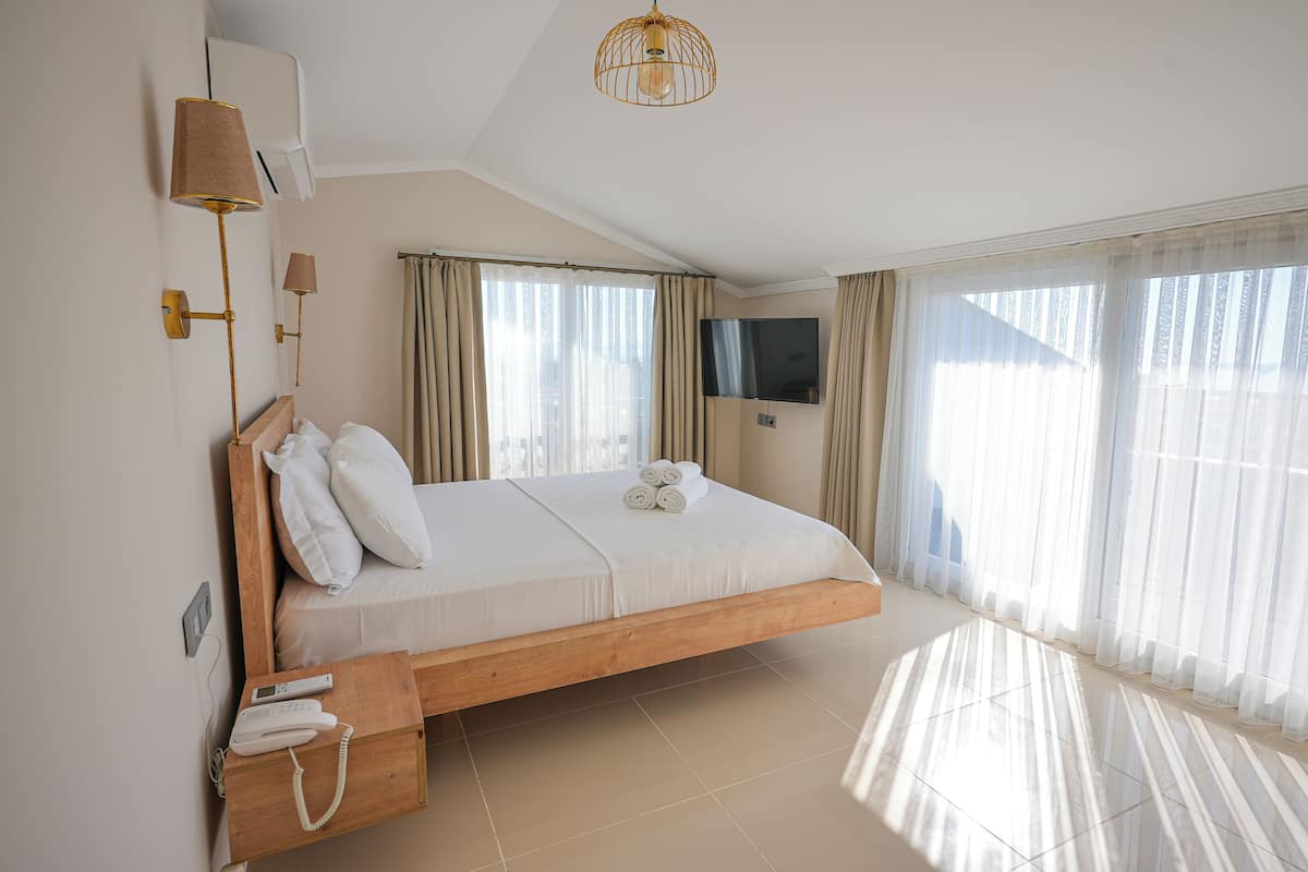 Family Loft, 2 Bedrooms, Kitchen, Sea View | 2 bilik tidur, cadar kapas Mesir, peralatan tempat tidur premium