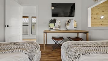 3 bedrooms, desk, free WiFi, bed sheets