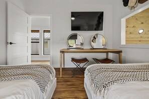 3 bedrooms, desk, free WiFi, bed sheets