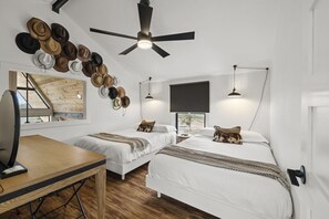 4 bedrooms, desk, free WiFi, bed sheets