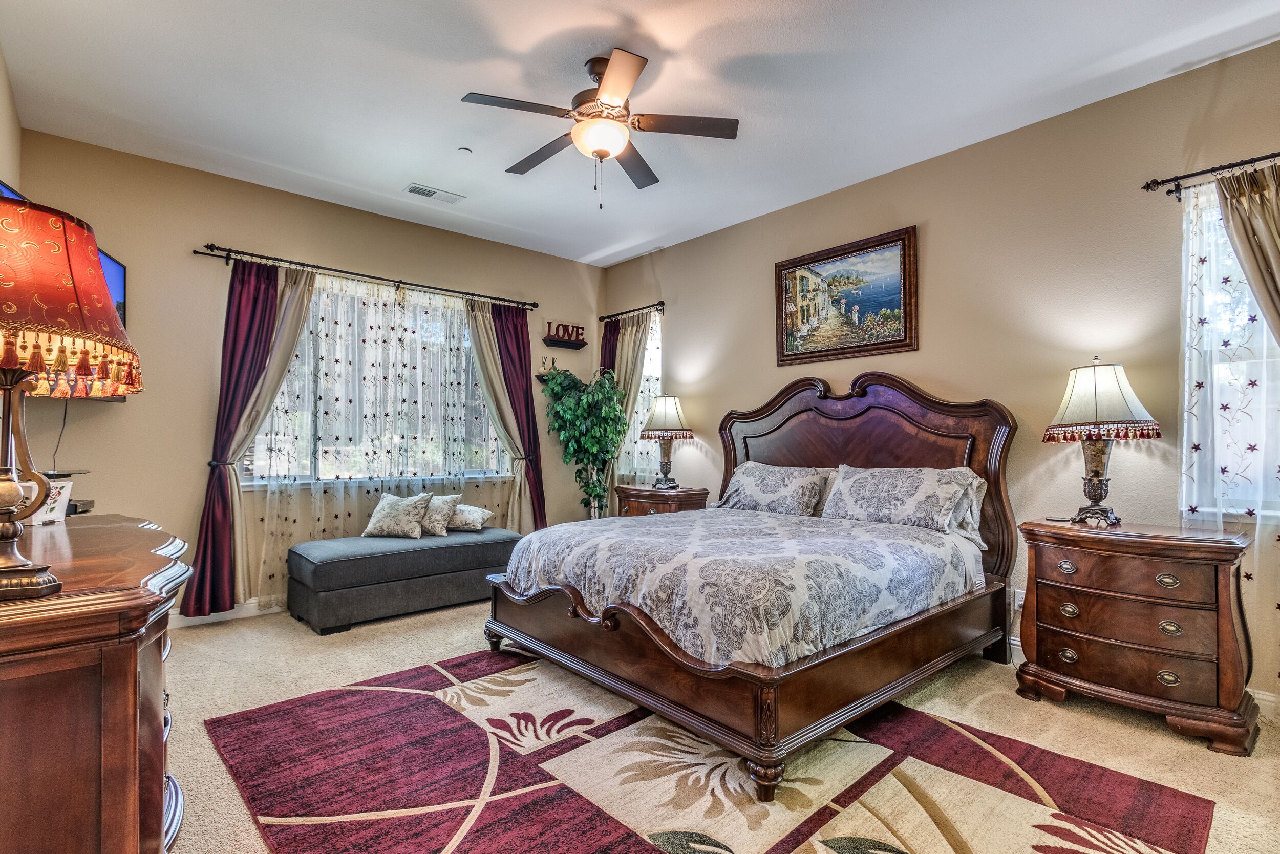 4 bedrooms, desk, iron/ironing board, travel crib