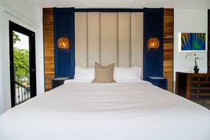 Hypo-allergenic bedding, pillowtop beds, individually decorated - Villa Azure Ocean Suites (San Juan)