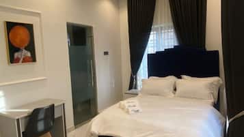 2 bedrooms, desk, iron/ironing board, free WiFi