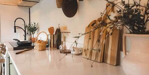 Private kitchen - Cliff View Farmstay w/ Mini Cows (Hildale)