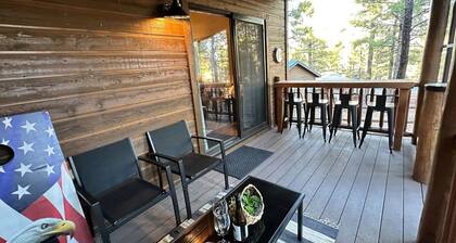 Show Low Cottage Hideaway-Cozy Cabin w/Fireplace