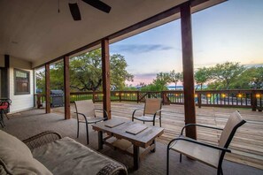 Outdoor dining - Lake View Hot Tub Fire Pit & Outdoor Family Seating (Canyon Lake)