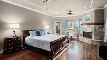 5 bedrooms, iron/ironing board, WiFi, bed sheets