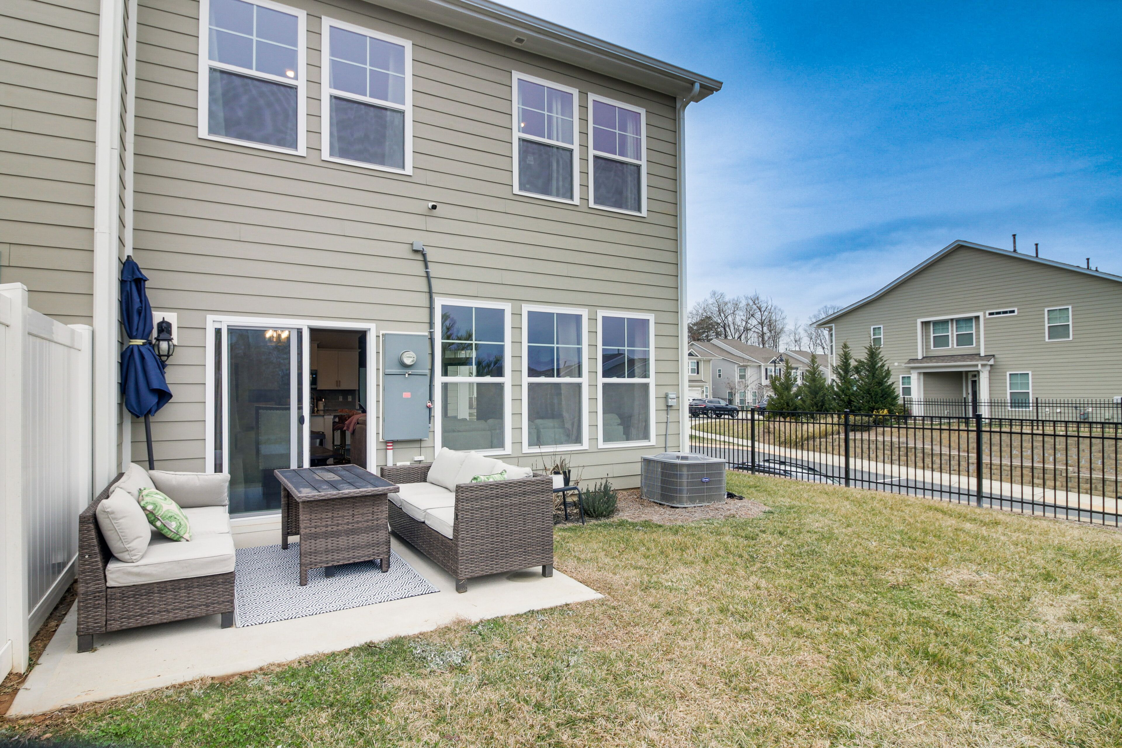 Sunlit Lake Wylie Townhouse: 10 Mi to Carowinds!