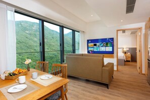 Työpöytä, silitysrauta/-lauta, ilmainen Wi-Fi, vuodevaatteet