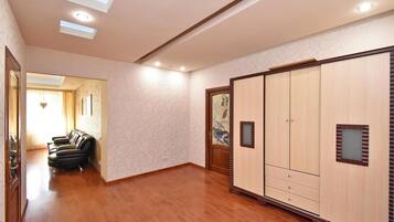 Deluxe-Apartment | 2 Schlafzimmer, Schreibtisch, schallisolierte Zimmer