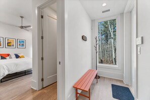 2 bedrooms, in-room safe, desk, iron/ironing board