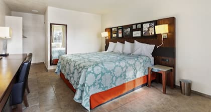 Temple View Inn: Skiing & Downtown Delights Await!"