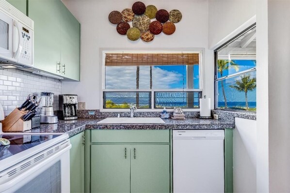 Condo, 1 Bedroom | Private kitchen