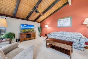 Condo, 1 Bedroom | Living area