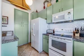 Apartment, 1 Schlafzimmer | Eigene Küche | Wasserkocher mit Kaffee-/Teezubehör, Kühlschrank, Ofen, Toaster