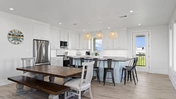 House, 4 Bedrooms | Dining