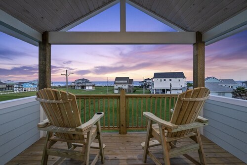 The Big Shore 4 Bedroom Home by RedAwning