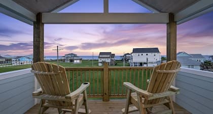 The Big Shore 4 Bedroom Home by RedAwning