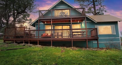 Hummingbird Haven - Charming Ruidoso Retreat 4 Bedroom Home by RedAwning