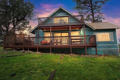 Hummingbird Haven - Charming Ruidoso Retreat 4 Bedroom Home by RedAwning
