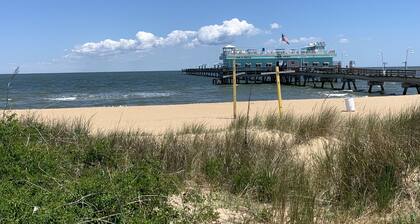 Beachfront Cottage Best Location In Ocean View! 2 Bedroom Cottage by RedAwning