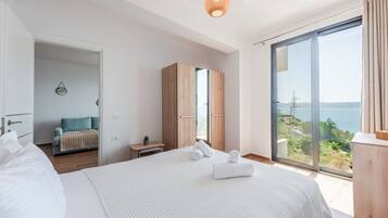 Een strijkplank/strijkijzer, gratis wifi, beddengoed