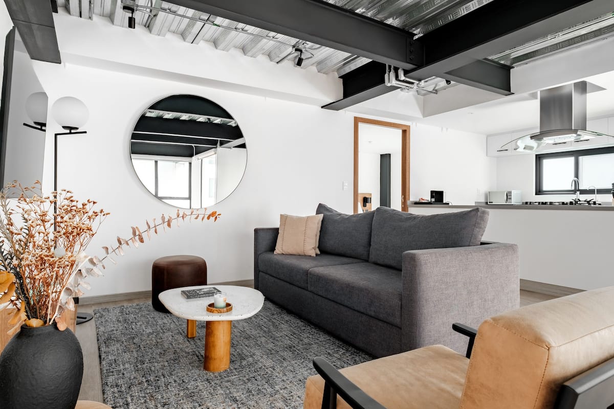 Apartemen Comfort | Area keluarga | Smart TV 50-inci dengan saluran TV digital dan Netflix