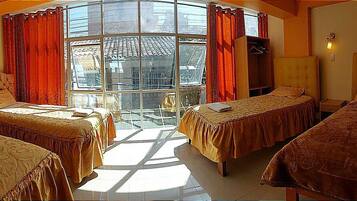 1 habitación, cortinas blackout y sistema de insonorización