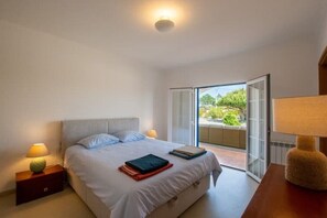 4 bedrooms, iron/ironing board, free WiFi, bed sheets - Vila OceanBreeze Aljezur 4 Bdrms10 Px Heated Pool Spacious & Cozy, Sea & Nature (Aljezur)