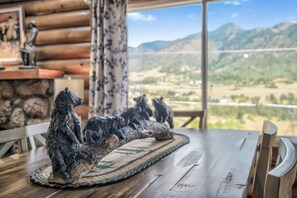 Interior detail - Cowboy Cabin (Cascade)