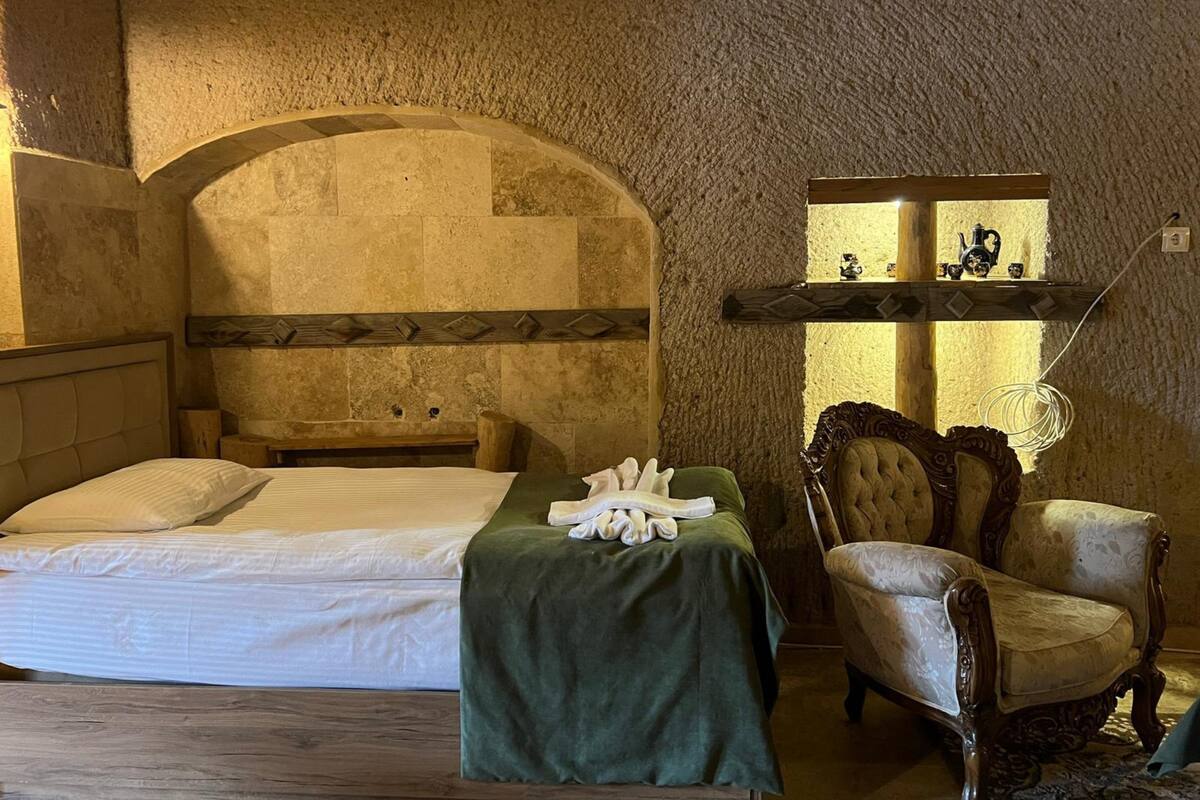 Deluxe Room, Multiple Beds, Mountain View | 1 bedroom, free WiFi, bed sheets