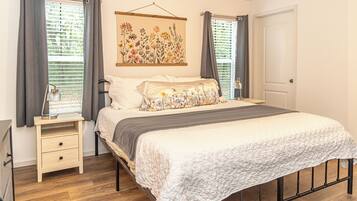 3 bedrooms, desk, iron/ironing board, travel cot