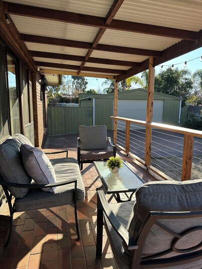 Spacious home in Corowa’s best street right across from the Murray/pet-friendly!