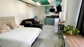 Basic Studio | Desk, free WiFi, bed sheets