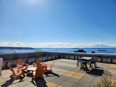 Queen Anne Retreat ★ 1 Block from CPA! ★ Free Parking!
