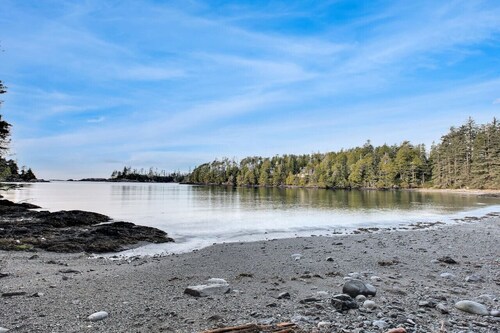 Grey Whale| Pet Friendly Studio at The Beach