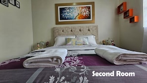 2 habitaciones, tabla de planchar con plancha, wifi y ropa de cama
