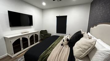 2 habitaciones, tabla de planchar con plancha y cuna de viaje