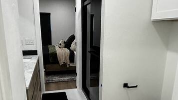 2 bedrooms, iron/ironing board, travel cot, free WiFi