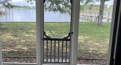 New! Cozy River Cottage with great views of the water!
