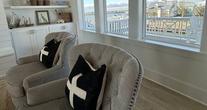 NEW Waterfront Luxury House, Boat Lift, Fishing Dock, Swimming Pool, Great Views