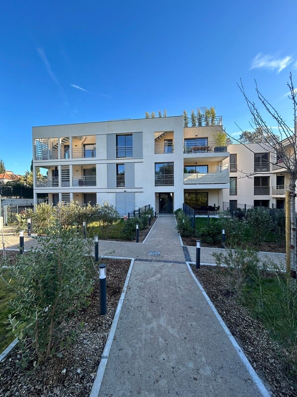 Exterior - Jardin Secret C01  by Avecoeur (Antibes)