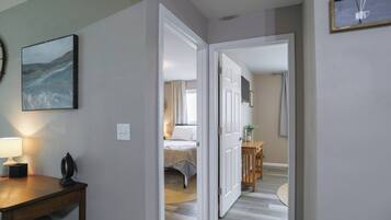 2 makuuhuonetta, silitysrauta/-lauta, Wi-Fi, vuodevaatteet