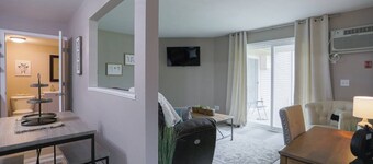 Jelinek Hideaway Unit 6 - Modern 2BR Apartment